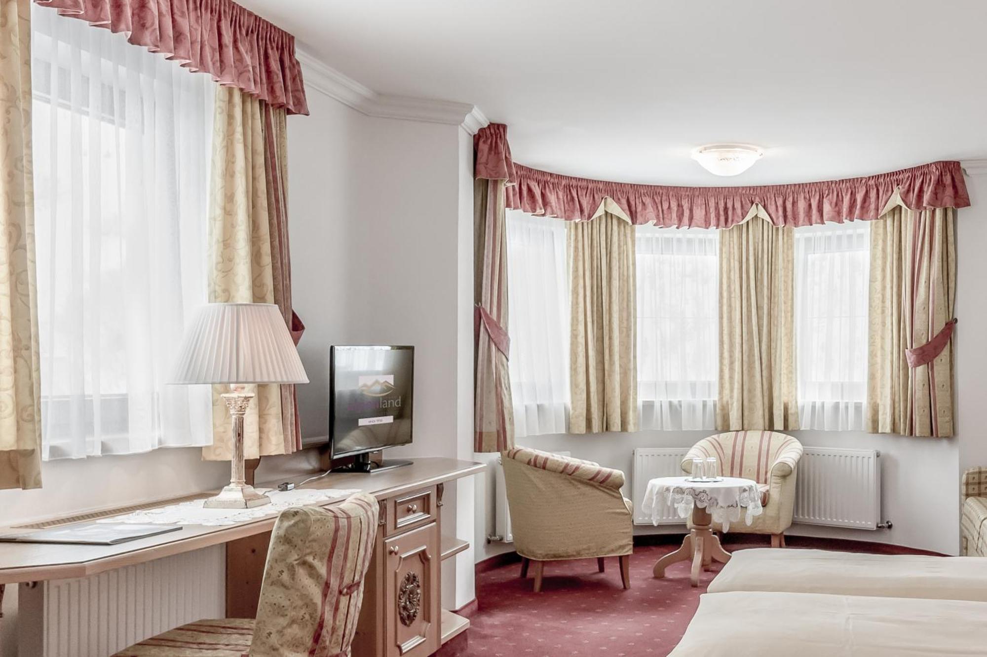 Hotel Alpenland โอเบอร์กัวร์เกิล ภายนอก รูปภาพ
